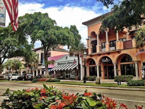 Poinciana Park Apartment | 74 m² Apartment ∙ 2 bedrooms ∙ 6 guests