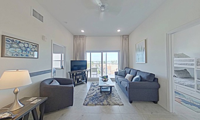 Madeira Beach Condo | 80 m² Condo ∙ 3 bedrooms ∙ 8 guests