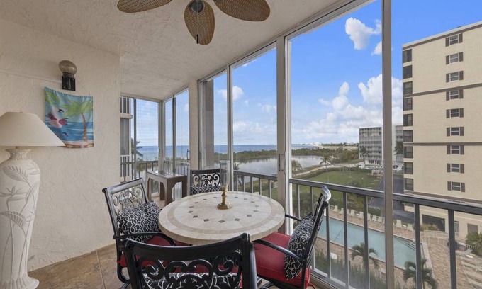 South Island Condo | 93 m² Condo ∙ 1 bedroom ∙ 2 guests