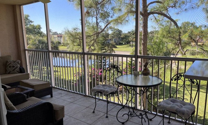 Central Naples Condo | 93 m² Condo ∙ 2 bedrooms ∙ 4 guests