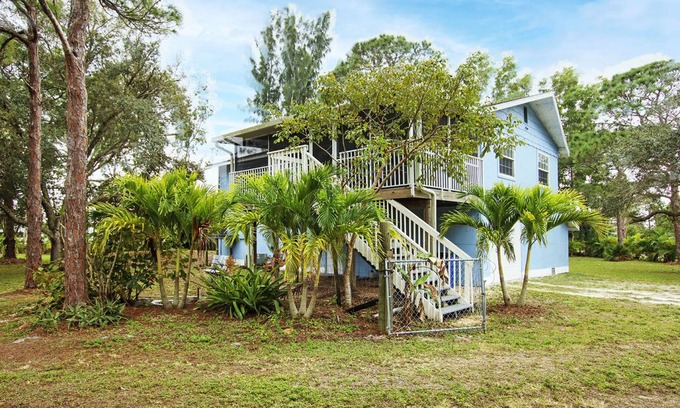 Saint James City House | 93 m² House ∙ 2 bedrooms ∙ 6 guests