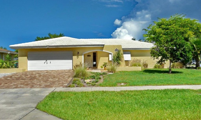 Marco Island House | 978 Spruce Avenue