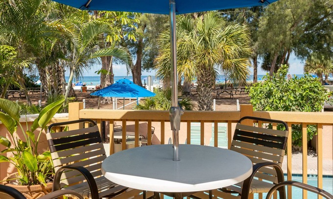 Holmes Beach Condo | Alamanda Villas 3 Beach Side Condo With Heated Pool