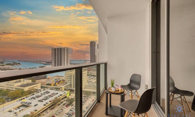 Town Square Apartment | Apartment ∙ 1 bedroom ∙ 4 guests