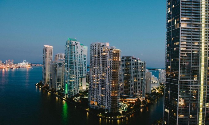 Downtown Miami Apartment | AQUA MIAMI BAY Lux