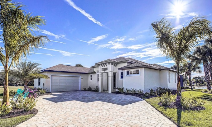 Rotonda Heights House | Aqua Pearl | Lake front | Pool | Spa