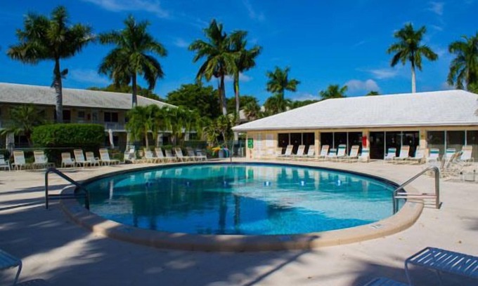 Marco Island Condo | Aquarius One Bedroom- Best Price for Vacation Rental! Get out of the Cold and into the Sun!