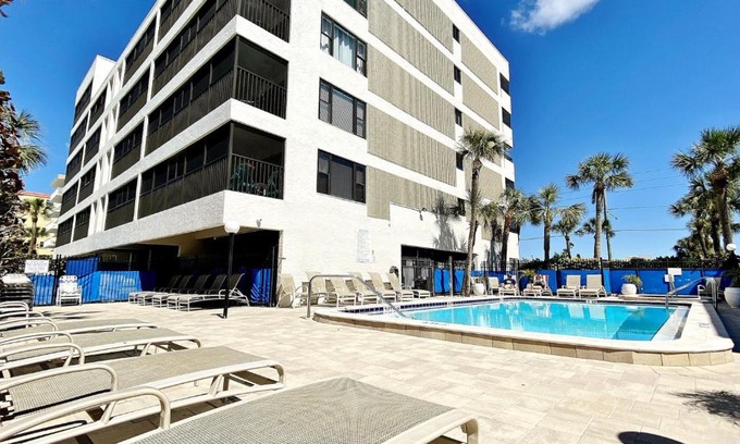Madeira Beach Apartment | Arie Dam 402