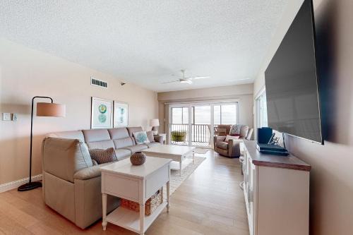 Madeira Beach Apartment | Arie Dam 503