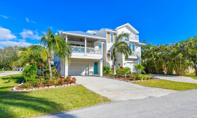 Bradenton Beach House | Atlantis Beach House by AMI Locals