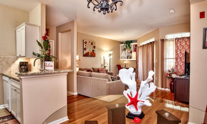 Clearwater Condo | AVALON - POOL VIEW IN A MODERN CONDO - Feel at Home and enjoy your stay