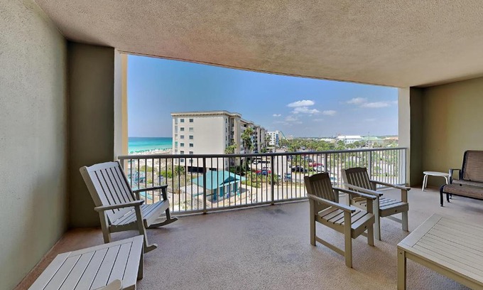 Fort Walton Beach Apartment | Azure #420