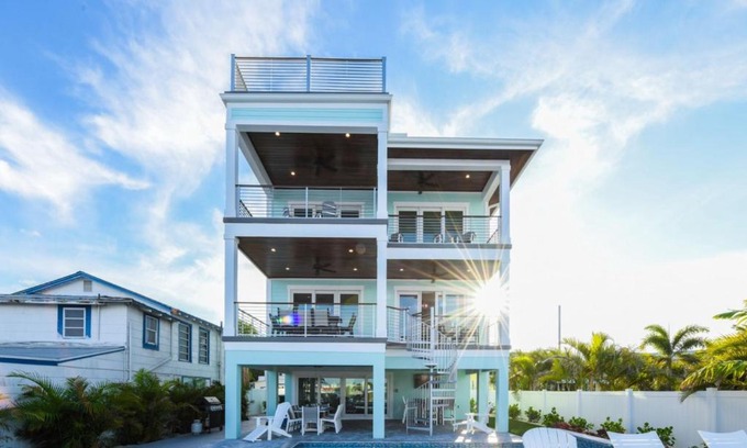 Bradenton Beach House | Bayfront Retreat by AMI Locals