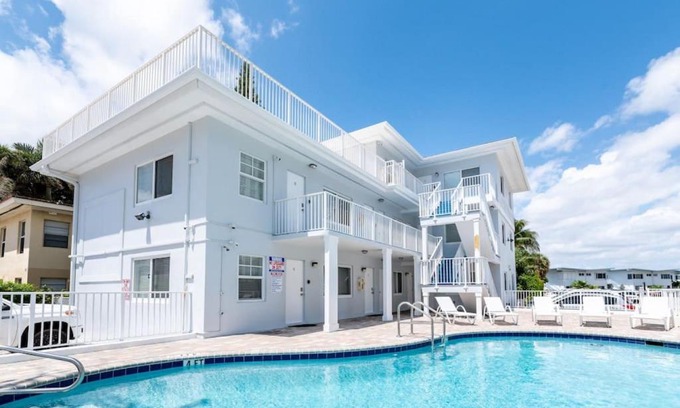 Central Beach Apartment | Bayshore Breeze 5 - Fort Lauderdale Beach