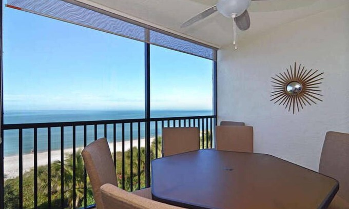 Vanderbilt Beach Condo | Bayshores - William Raveis Rentals