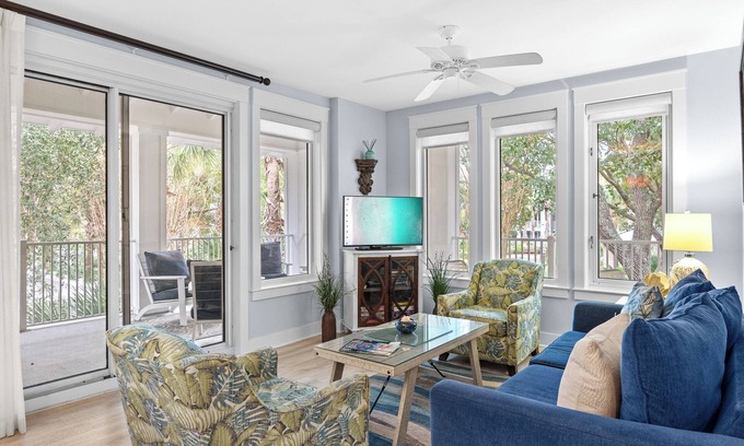Baytowne Wharf Condo | Baytowne Wharf Condo! Resort Pool, Hot Tub, Fitness Center, Grill, Beach Tram