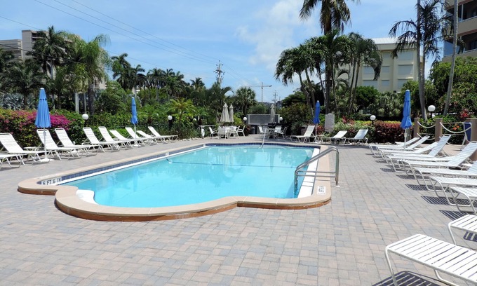 Marco Island Condo | Beach Club 412: 1 Bedroom Condo w/private beach access