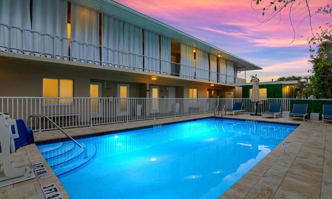 Old Naples Apartment | Beach Luxury 805