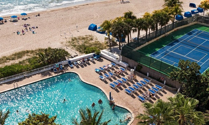 Galt Mile Condo | BEACHFRONT 2 BEDROOM CONDO WITH BIG BALCONY , POOL AND TIKI BAR ON THE OCEAN!!!