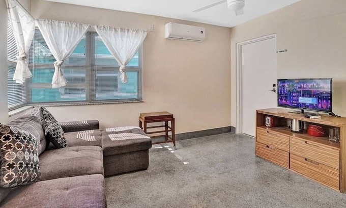 North Beach Apartment | Beachfront, Double Studio/2bath, Hollywood Beach +Free Parking + BBQ!