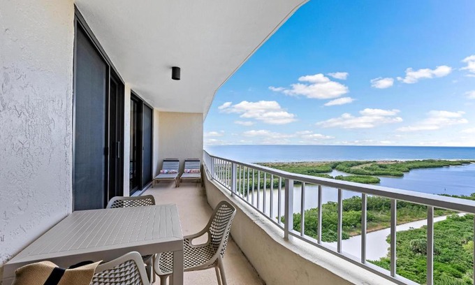 Marco Island House | Beachfront penthouse with spectacular views and pool