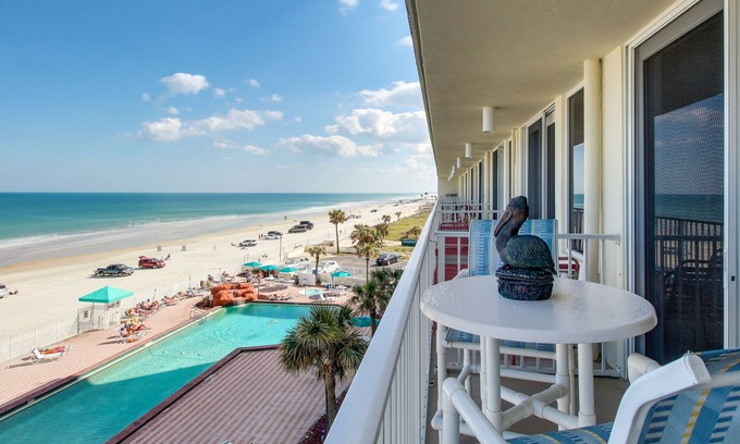 Lenox Park Apartment | Beachfront Studio with Balcony, Fitness Room, Pool & Hot Tub - Snowbirds Welcome