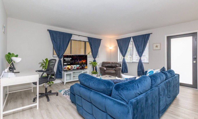 Poinciana Park House | Beachside w/Parking - Las Olas, Airport, Port Evg