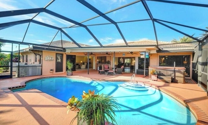 Bonita Springs House | Beautiful 3 Bdr House with Private Pool in Bonita Springs gated Spanish Wells