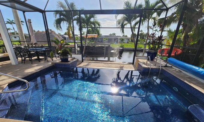 Pelican House | Beautiful, 3400 sqft,1.5 story, 4 bedroom, 4 bth. Waterfront w/large tiki bar