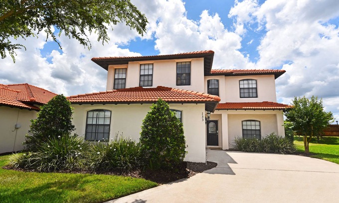 Four Corners House | Beautiful 5 Bed Gated Pool Home at High Grove Resort