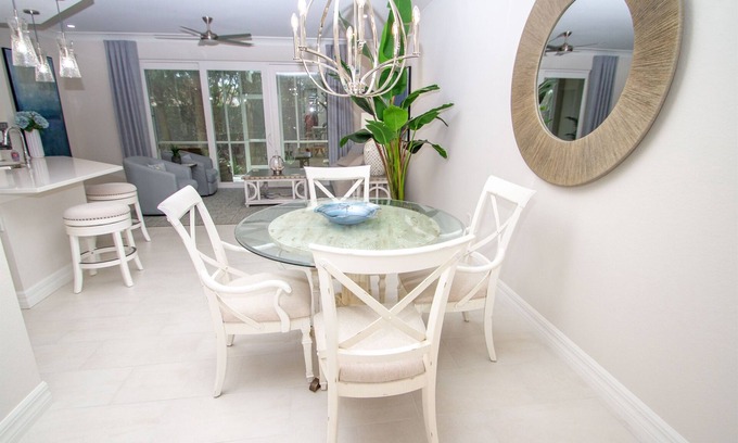 Naples Condo | Beautiful Coach Home Minutes from Marco Is.