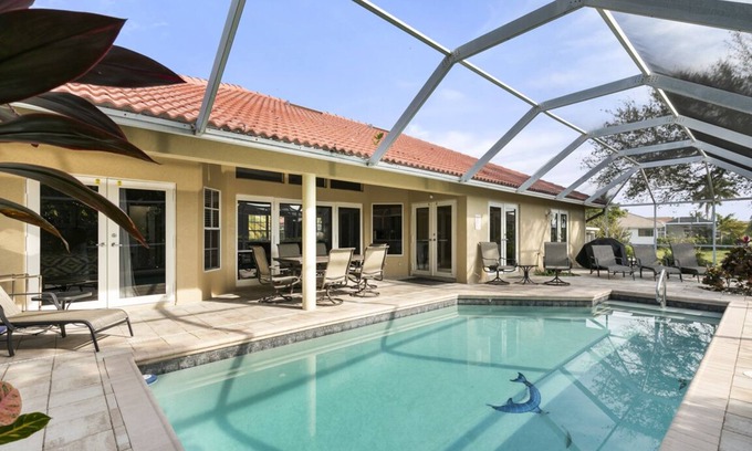 Marco Island House | Beautiful home only 5 minute walk to the beach! Sleeps 8!