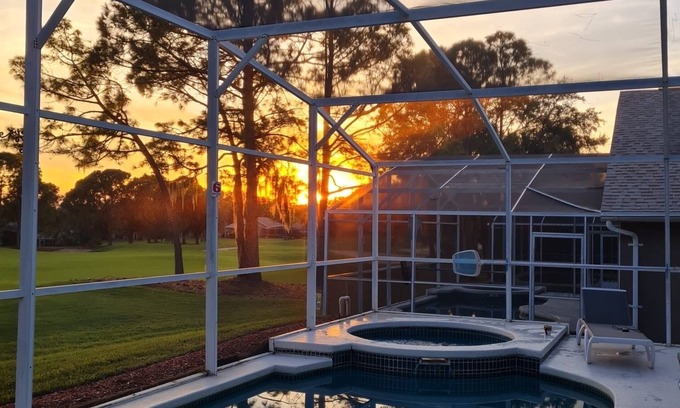 Haines City Villa | Beautiful luxury golf villa with private pool & spa