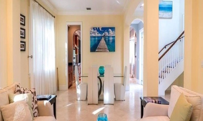 Victoria Park House | Beautiful Paradise Beach House Heated Pool Close to Beach Disinfected Sanitized