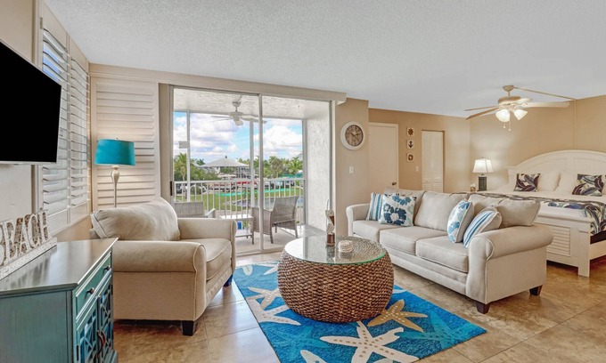 Bonita Springs Condo | Beautiful Remodeled Studio Condo, Beach Gear, Walk to Beach! WiFi, Over $100 Free Daily Activities!
