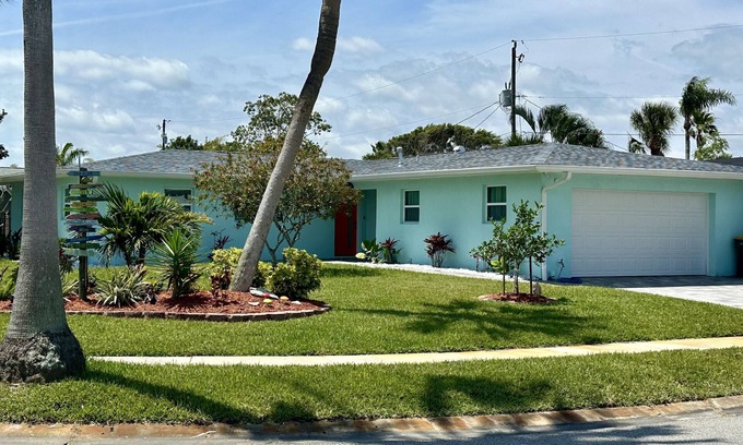 Indian Harbour Beach House | Beautiful Villa Serena with Pool 3 beds 2 baths Sleep 6