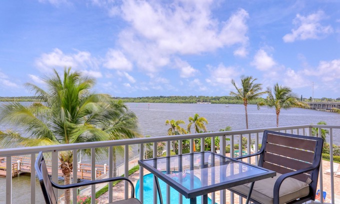 St. Petersburg - Clearwater Condo | Beautiful Waterfront Condo! Amazing view! Mins to Beach! Great location!