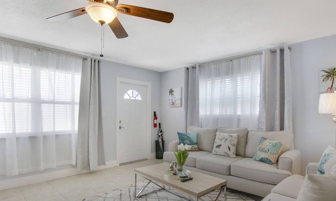 Florida North Atlantic Coast House | Beautifully #2Renovated Palm Beach Gardens Apartment2