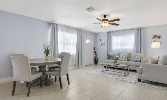 Florida North Atlantic Coast Apartment | Beautifully#2 Renovated Palm Beach Gardens Apartment2