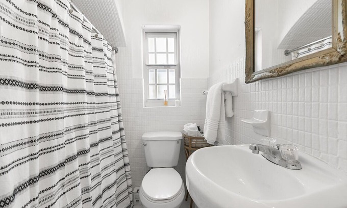 South Pointe Bed & Breakfast | Best House Renovated @ SoBe I Sleeping 16 guests