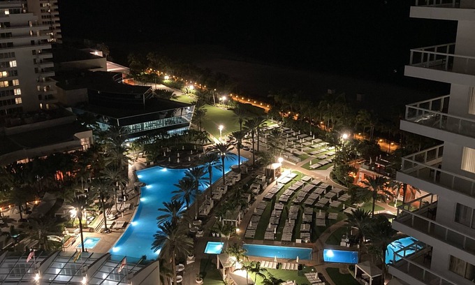 Mid Beach Condo | Best Rates! Remodeled Fontainebleau Tresor Ocean View Jr Suite with Spa Passes
