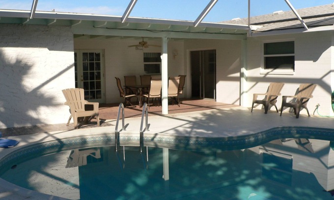 Ormond Beach House | Biketoberfest special!Charming 3Bedroom Pool House by the Beach in Ormond beach