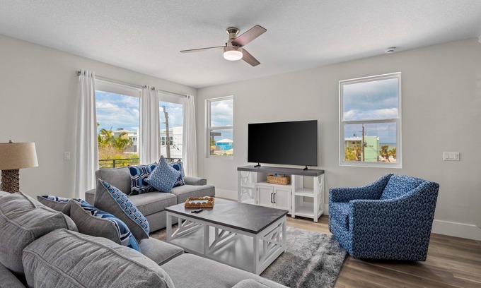 Bradenton Beach House | Brand new luxury duplex w/private pool, roof top decking, w/ds, & gulf views