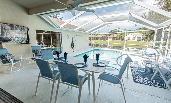 Central Naples House | Briarwood Newly decorated; Jan.2025 Discounted; heated pool, lake view, w/outdoor lanai space & TV