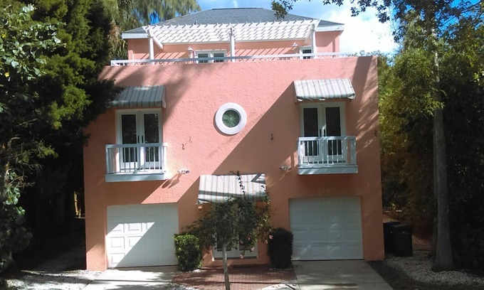 Whitney Beach House | Bright Key West style home on the Longboat Key-Walk to the Beach