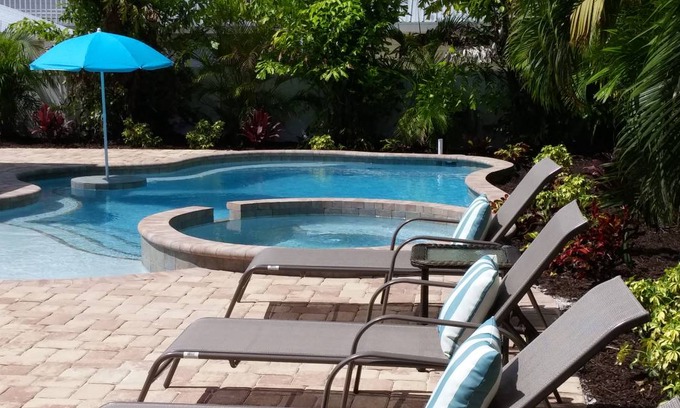 Holmes Beach House | Bungalow ∙ 4 bedrooms ∙ 8 guests