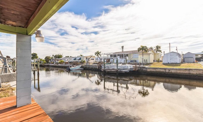 Flamingo Bay Cottage | Cabin ∙ 3 bedrooms ∙ 6 guests