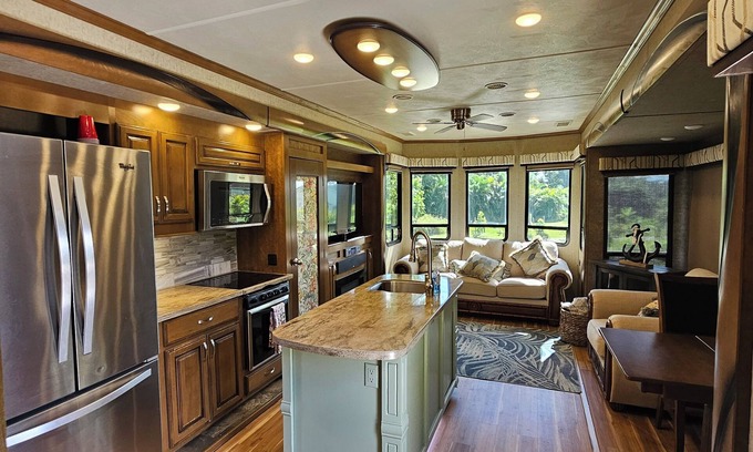 North Fort Myers RV Rental | Camper on peaceful gated property.
