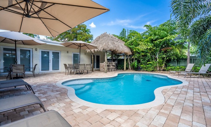 Hollywood Lakes House | Casa Bonita 5/4 - 10 Guests - Heated Pool