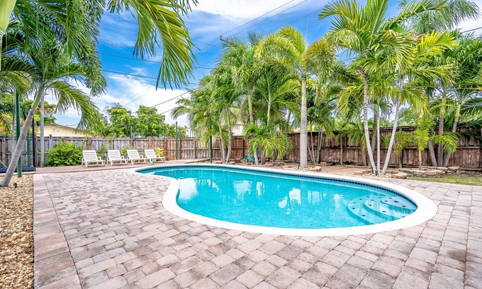 Dania Beach House | Casa Del Sol - 3 bdrms, 2 baths - Heated Pool